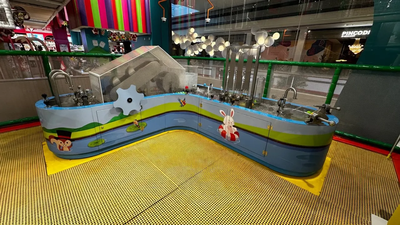 Ball and water interactives at the Hamleys Play water zone